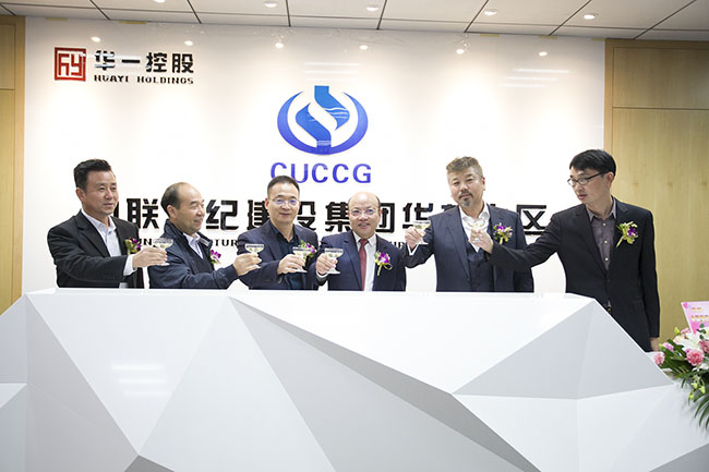 11共舉香檳 拷貝.jpg